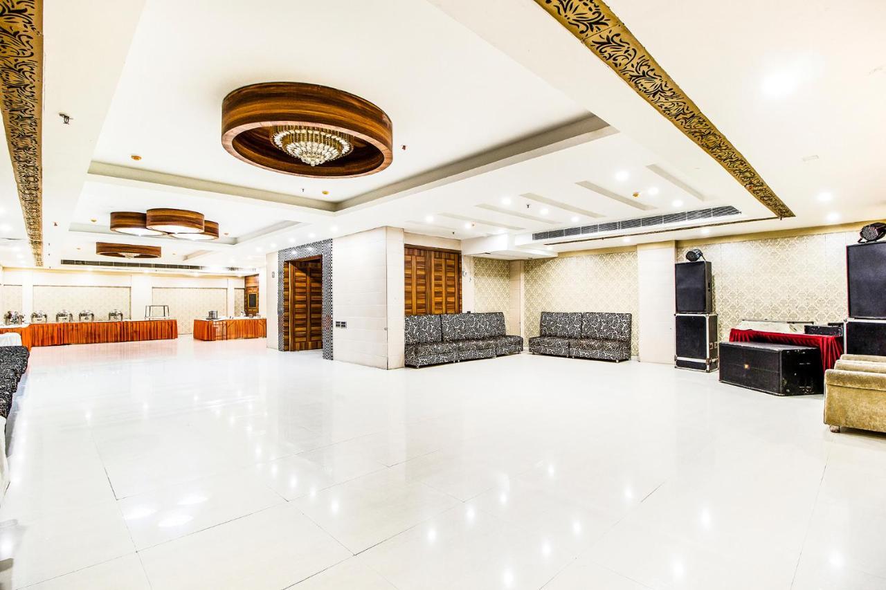 Fabhotel Le Monarque Chandigarh Exterior photo